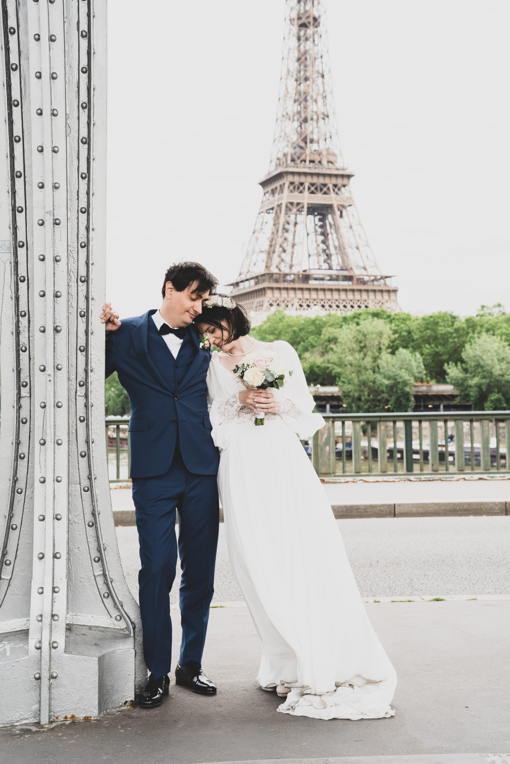 La Tour Eiffel qui m'accompagne pour cette belles séance couple. 